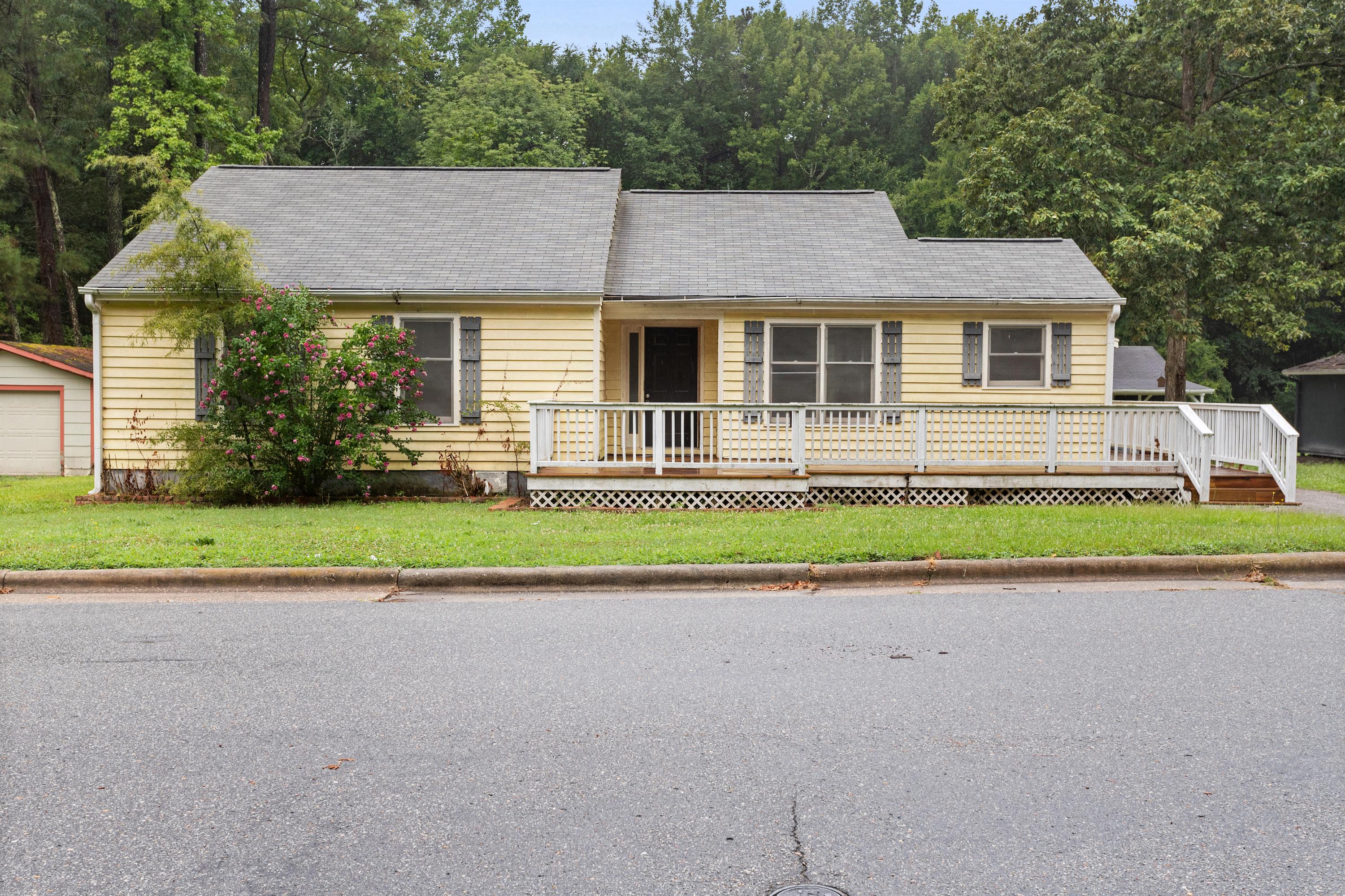 1301 Roundtree Drive